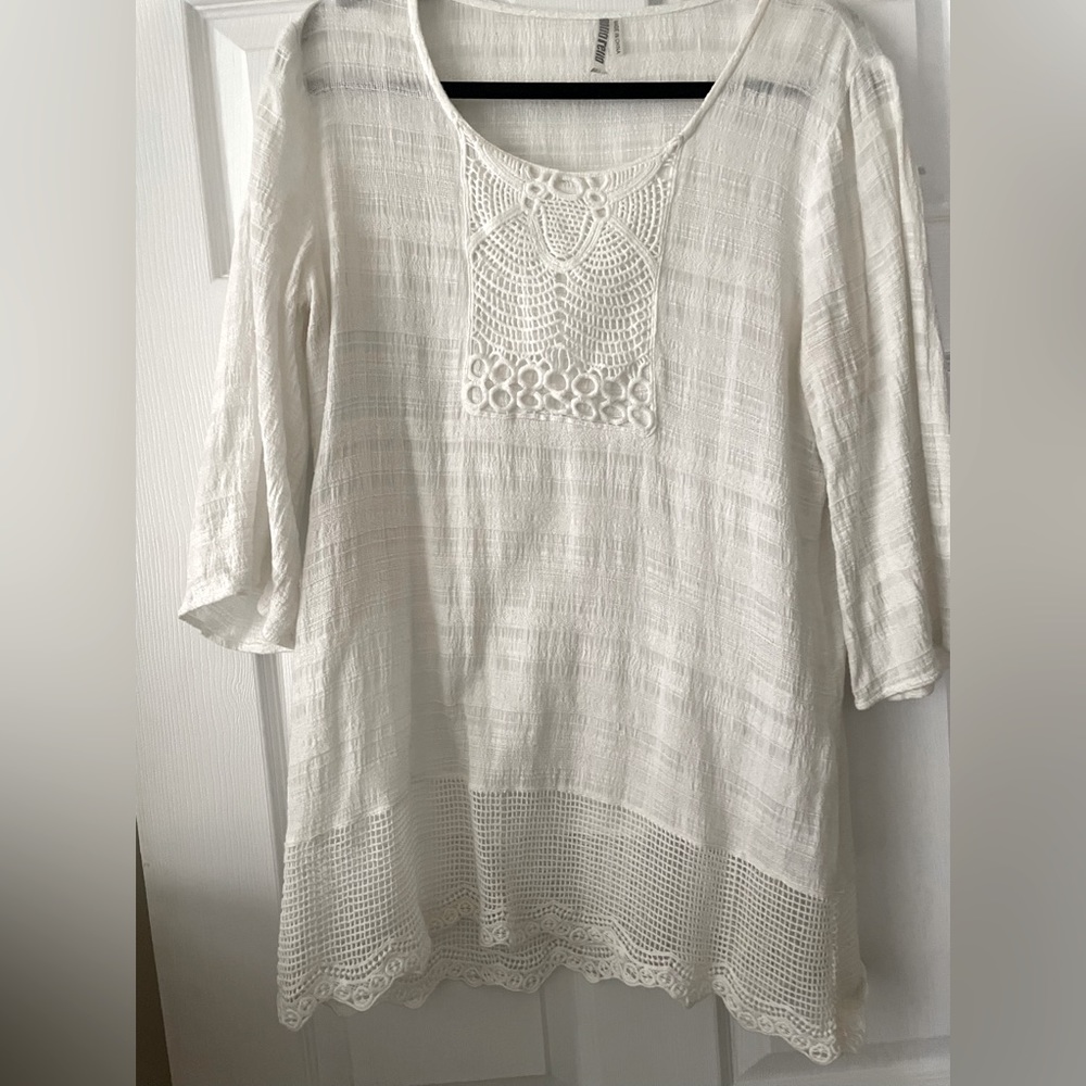 Cool, mid sleeve top.